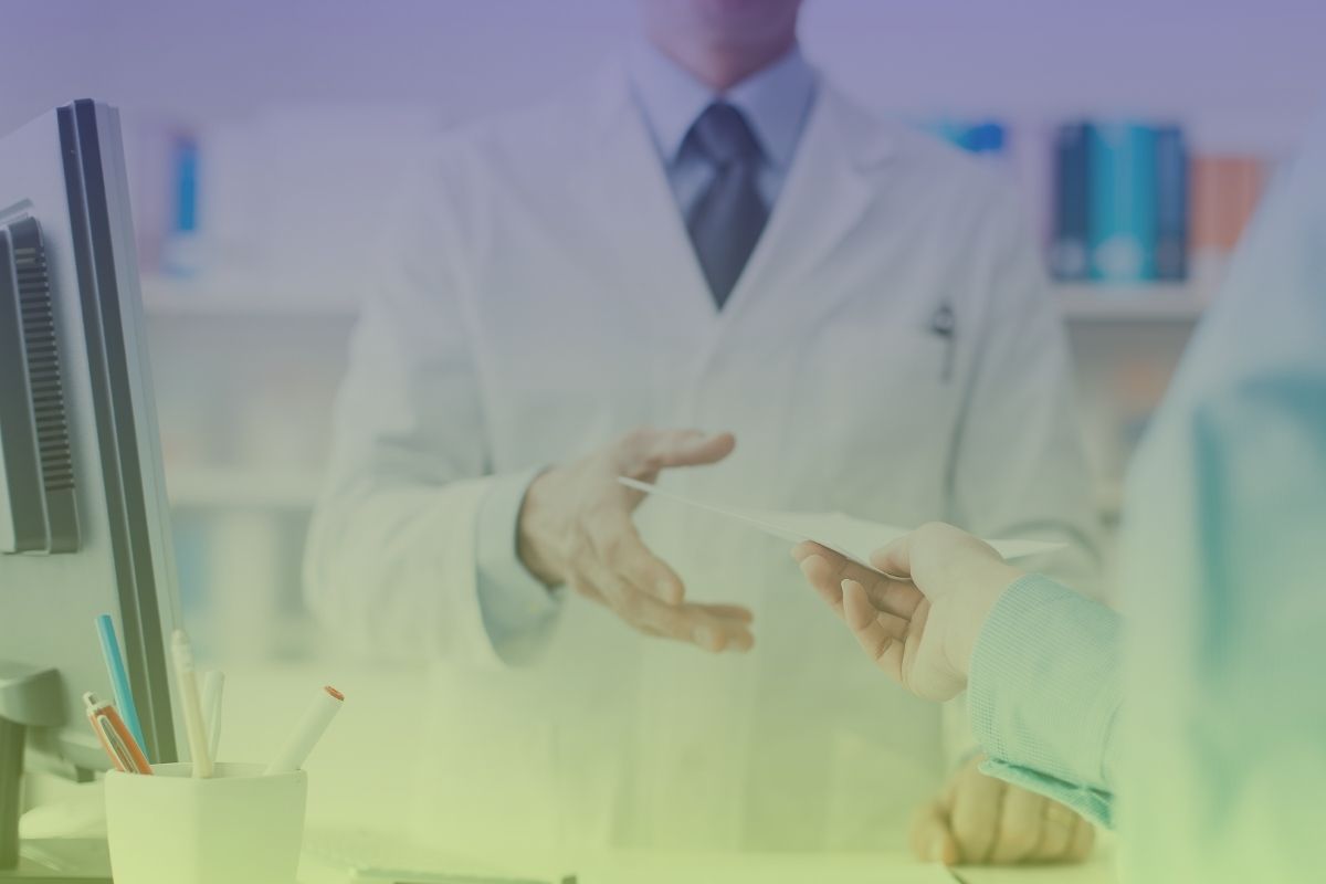 IL COLLABORATORE FARMACISTA PUÒ RIFIUTARSI DI EFFETTUARE VACCINI E TEST ANTI-COVID?  ALCUNI CHIARIMENTI SUL PUNTO.