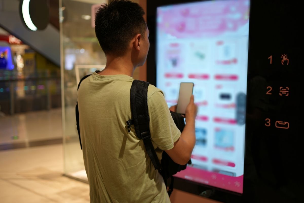 Distributori automatici e parafarmaci: limiti legali e deontologici per le farmacie